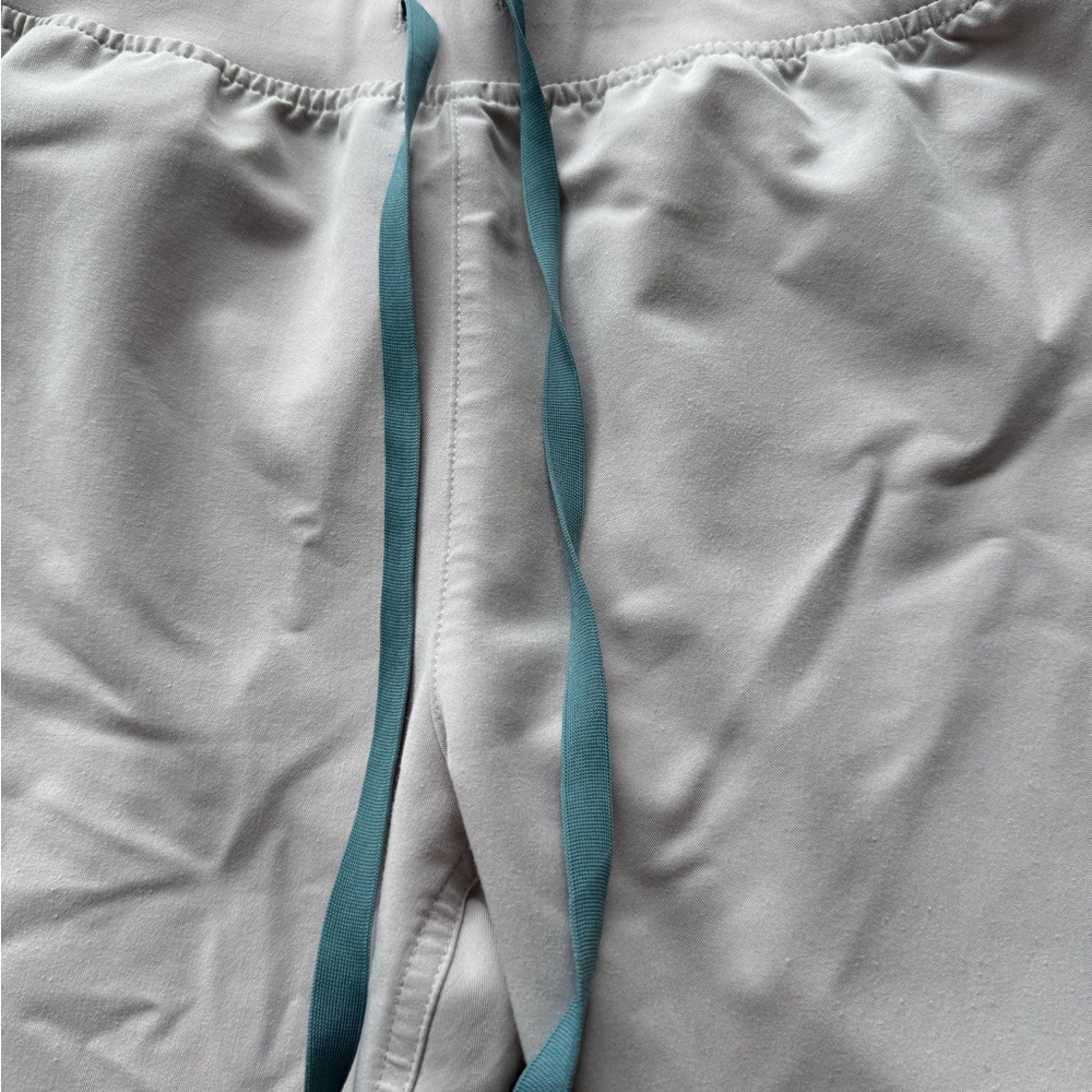 FIGS scrubs - Picture 2 of 9